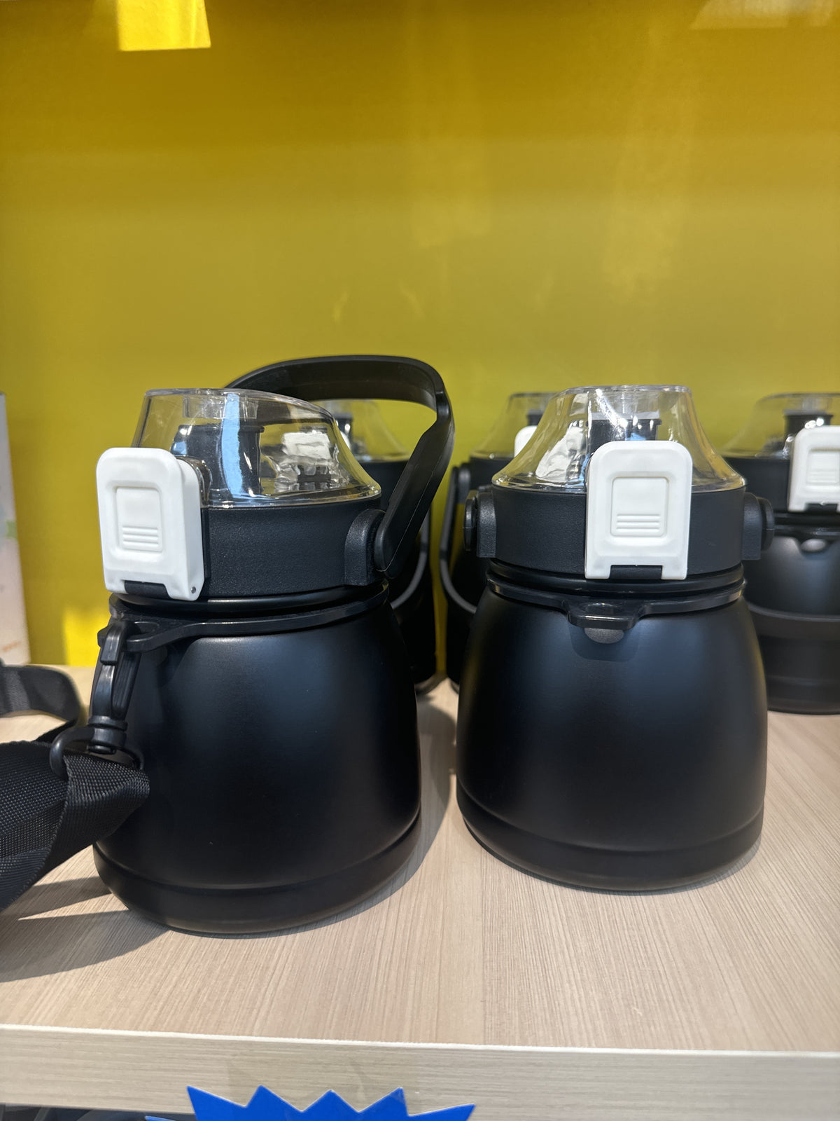 Vacuum Big Bally Bottle with strap Black